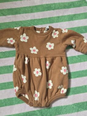 Souris Mini Brown Floral Knit Baby One-Piece Romper